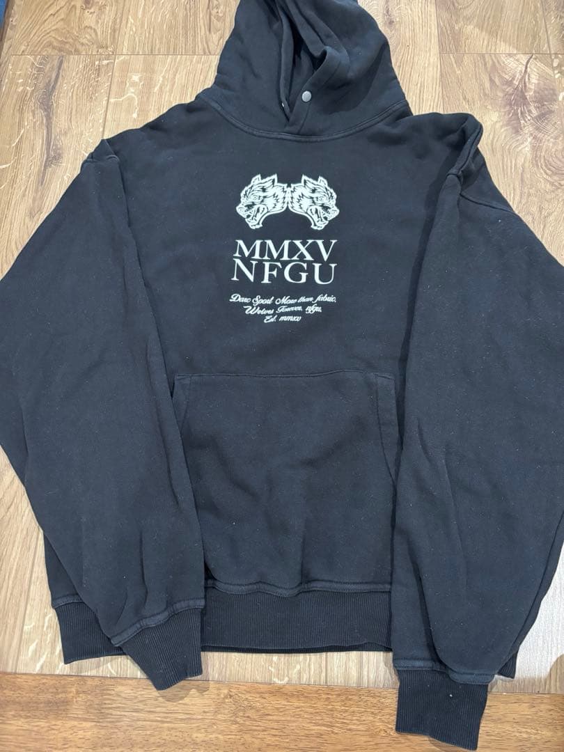 ダルクスポーツ　パーカー