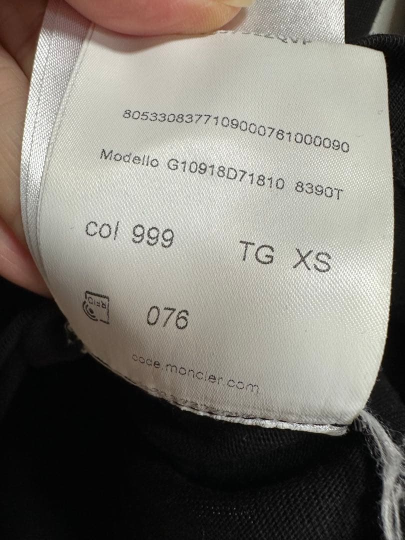 MONCLER 黒 長袖 値下げ