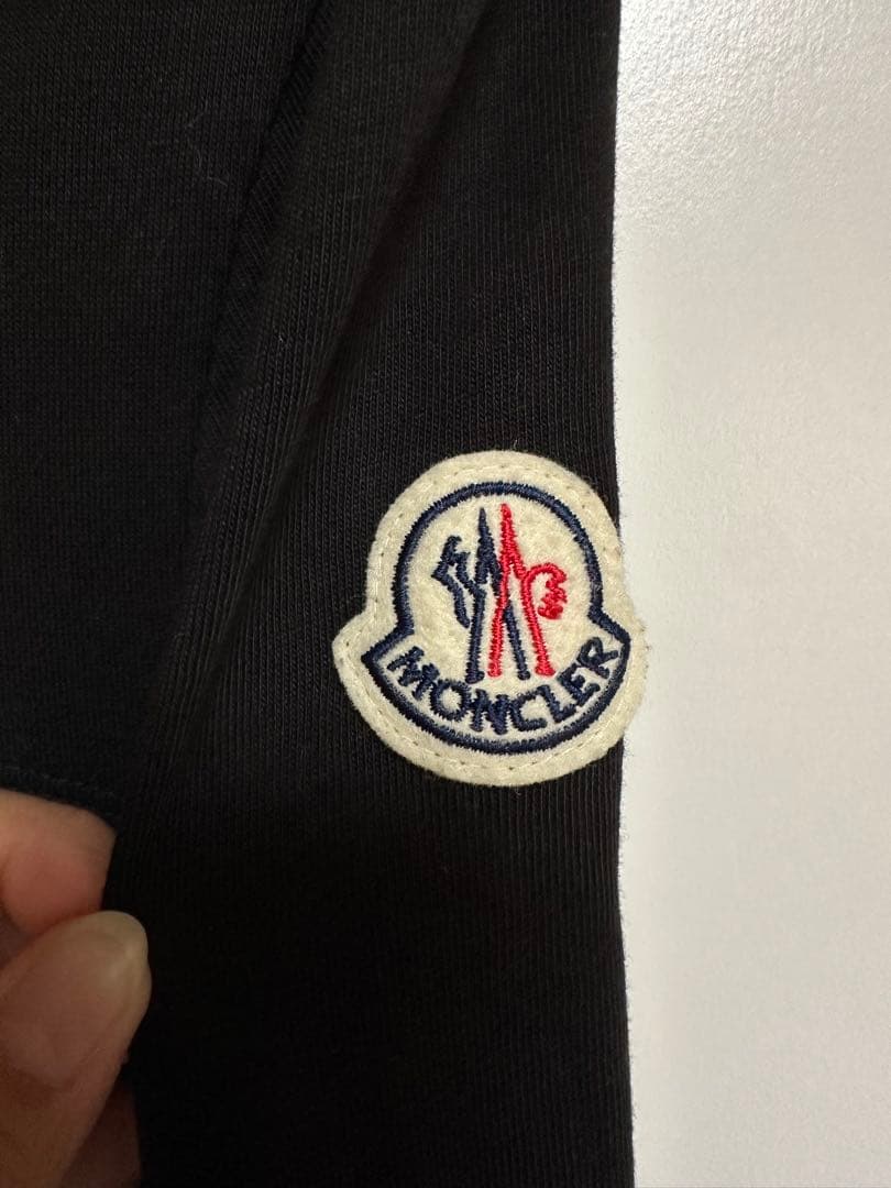 MONCLER 黒 長袖 値下げ
