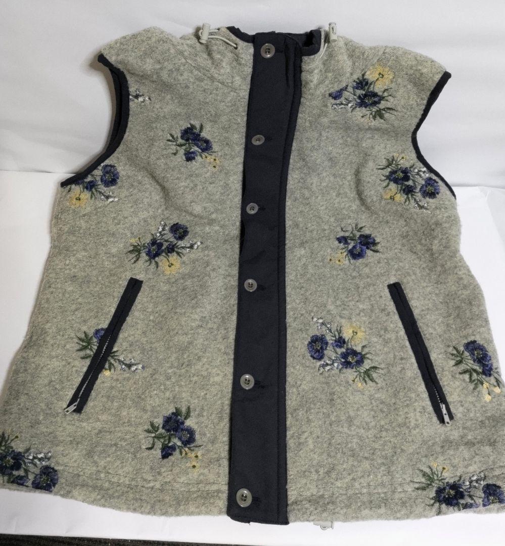 スーパーハッカ　スライバー冬の花刺しゅう裏キルティングベスト　グレー　匿名配送