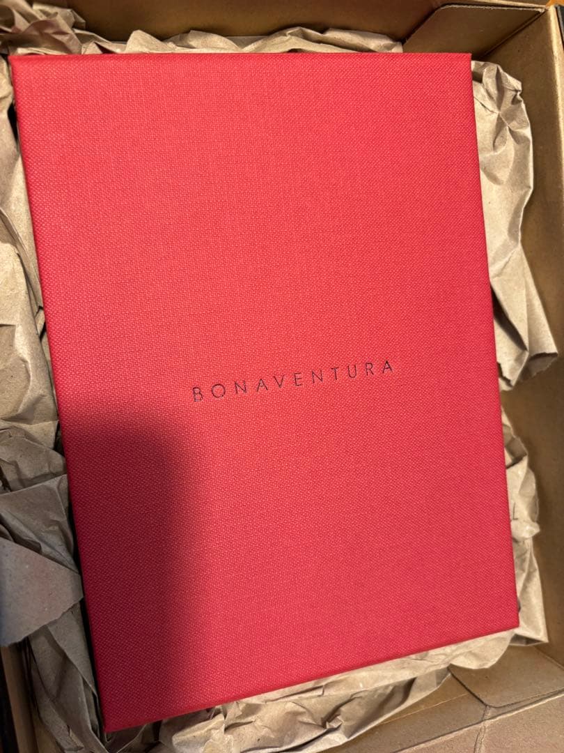 新品未使用★iPhone 15 Pro ボナベンチュラ　ケース