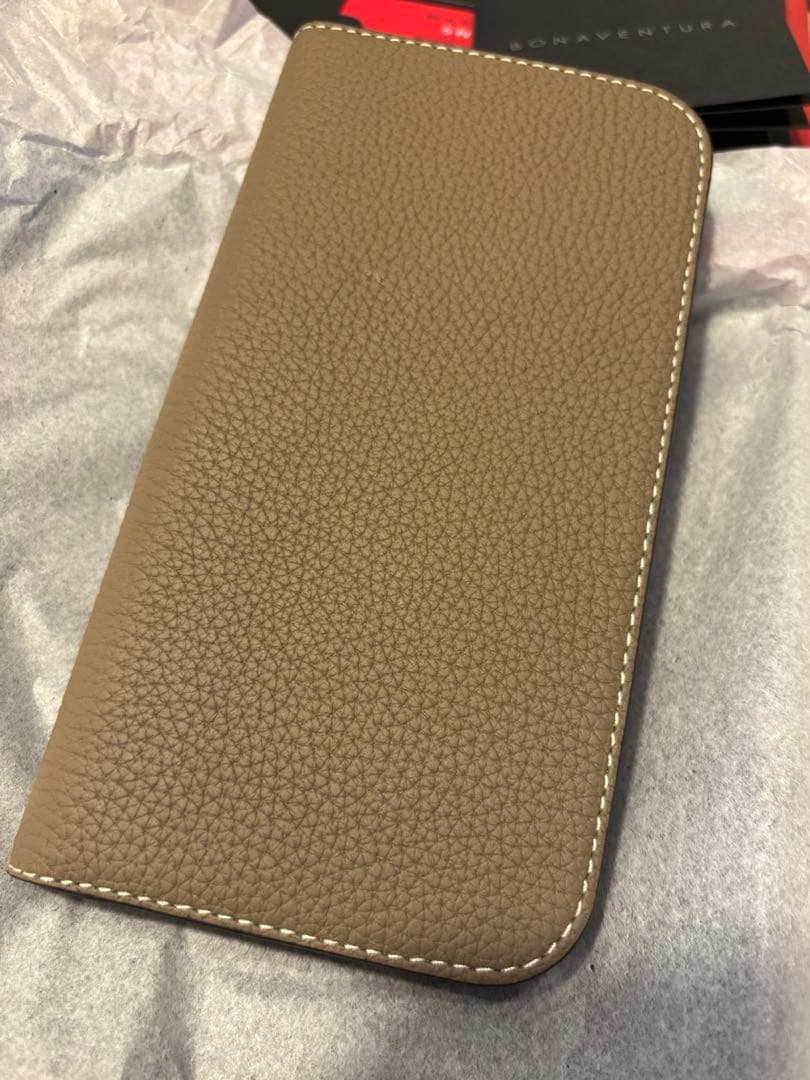 新品未使用★iPhone 15 Pro ボナベンチュラ　ケース