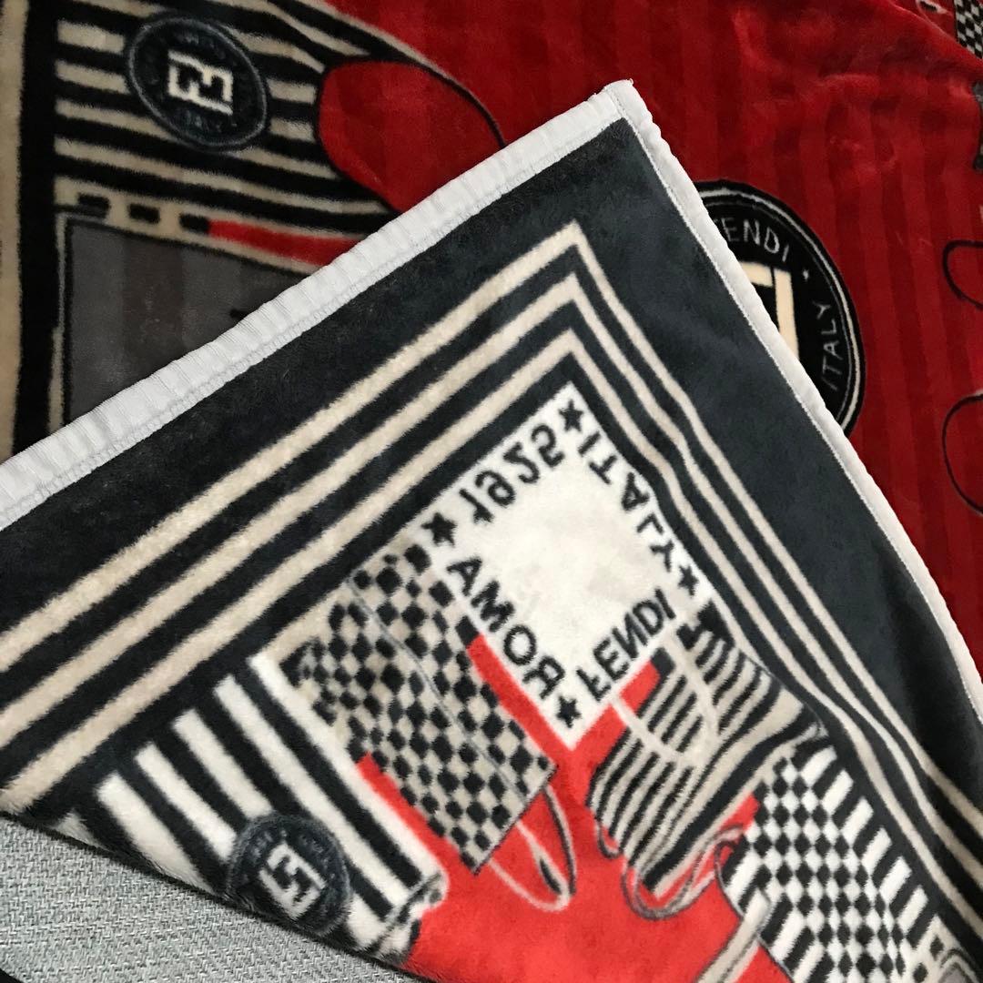 フェンディ　ニューマイヤー毛布　カラフル　バック色々柄　楽しい　暖か