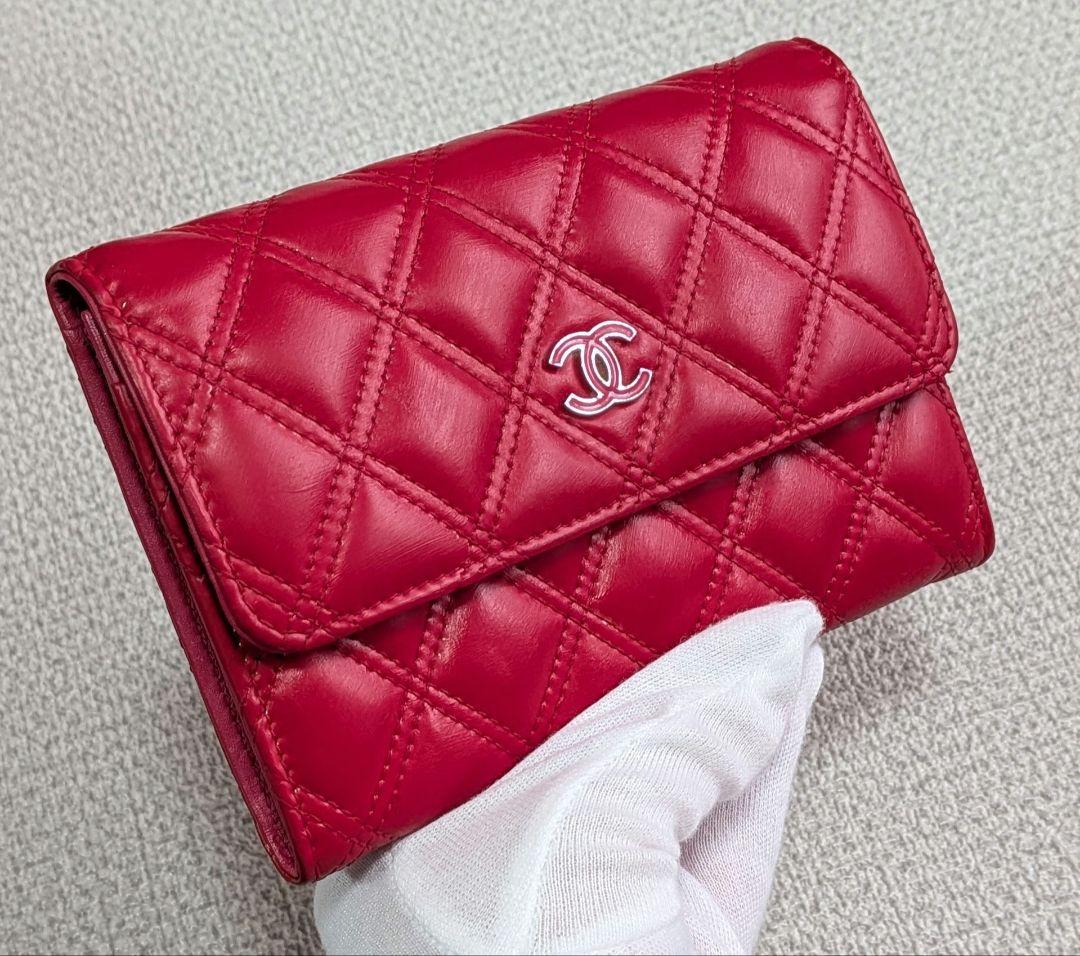 シャネル　赤　ミニ財布　マトラッセ　ラムスキン　チェーンウォレット　ケース