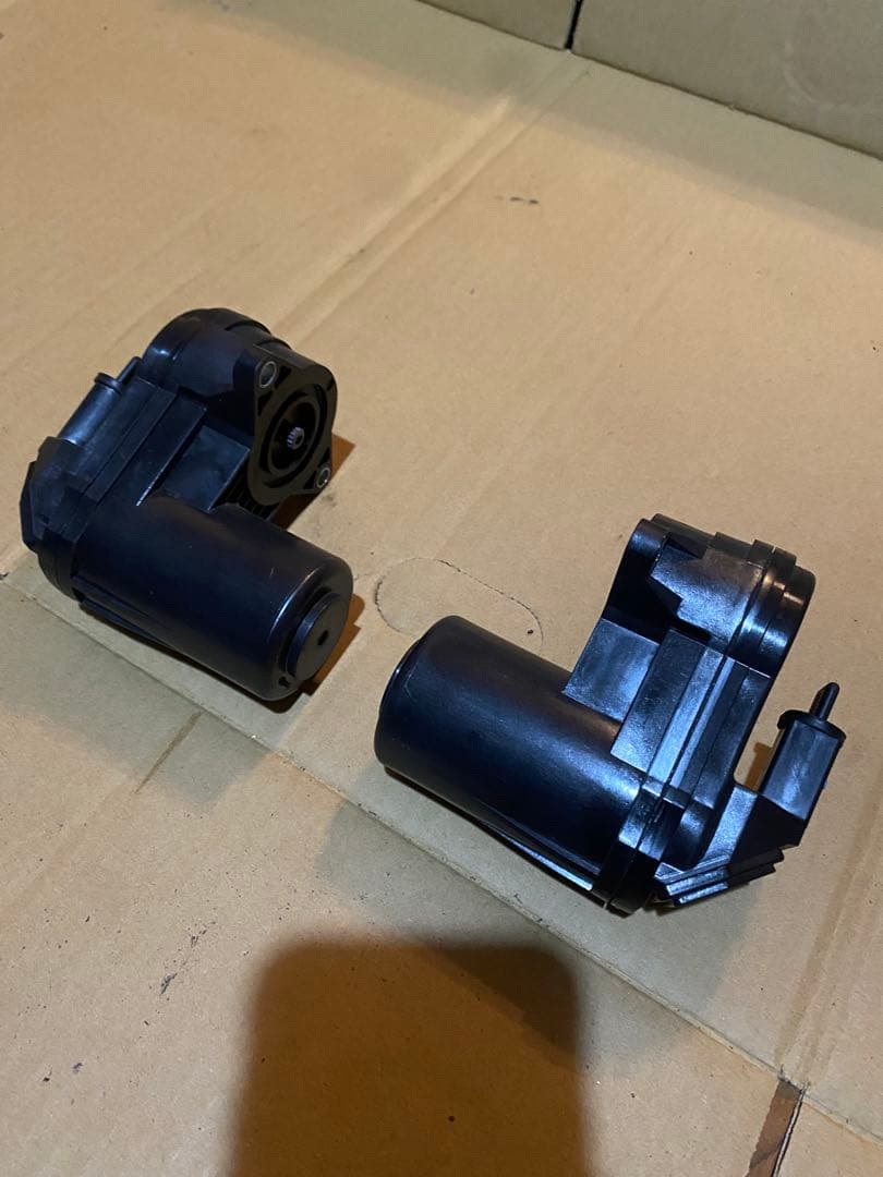  純正　ブレーキキャリパー