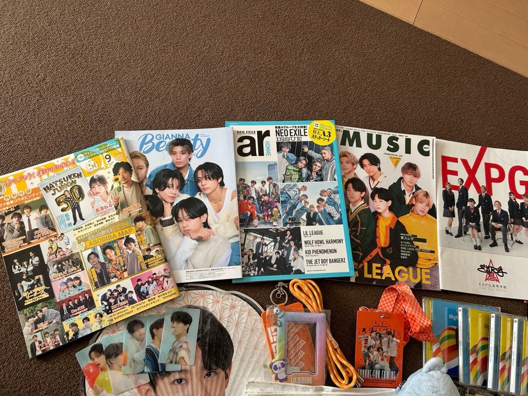 リルリーグ　グッズ　アクスタ　トレカ　Tシャツ　など