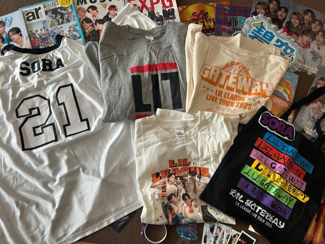 リルリーグ　グッズ　アクスタ　トレカ　Tシャツ　など