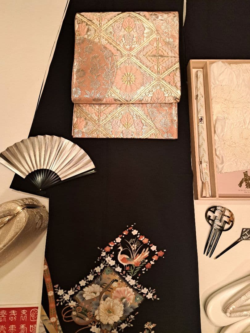 美品❇️豪華黒留袖　金彩刺繍　暈し染め 鳳凰楽器花籠文　比翼仕立て　フルセット