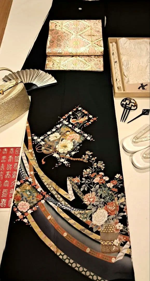 美品❇️豪華黒留袖　金彩刺繍　暈し染め 鳳凰楽器花籠文　比翼仕立て　フルセット