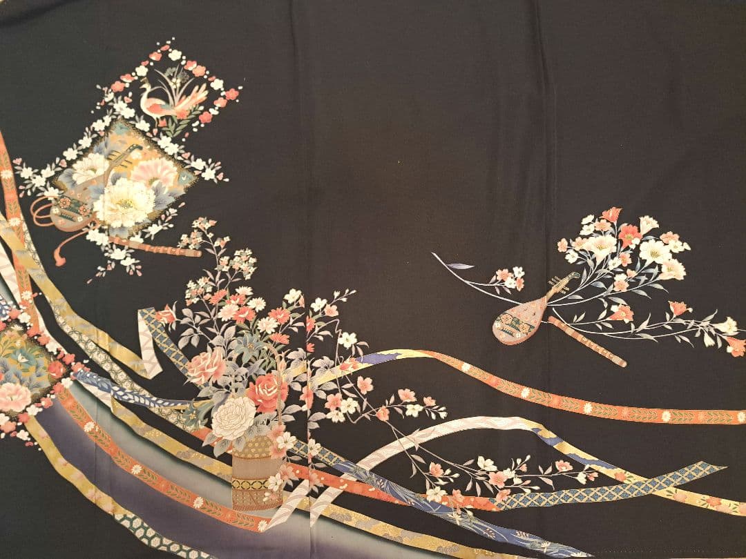 美品❇️豪華黒留袖　金彩刺繍　暈し染め 鳳凰楽器花籠文　比翼仕立て　フルセット