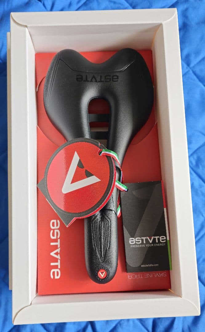 未使用 ASTVTEアスチュート SKYLINE-VT TACA 穴あきサドル