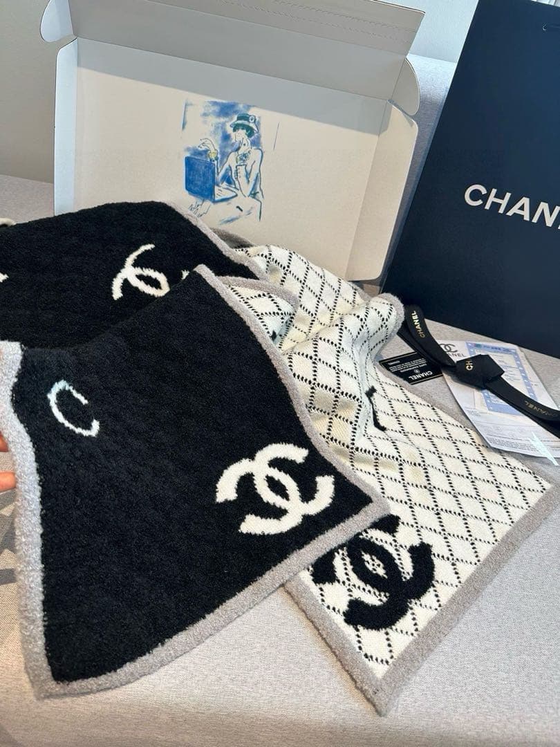 CHANEL ロゴ入りマフラー