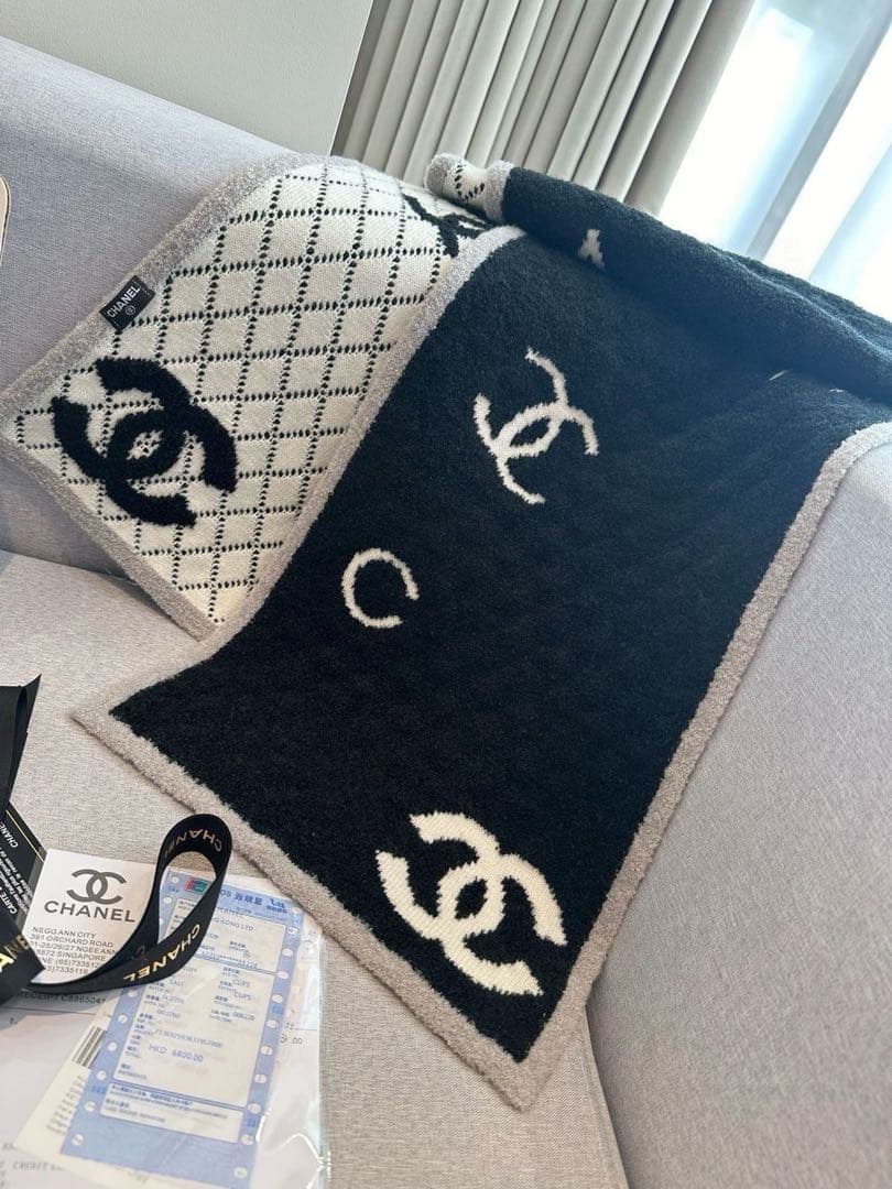 CHANEL ロゴ入りマフラー
