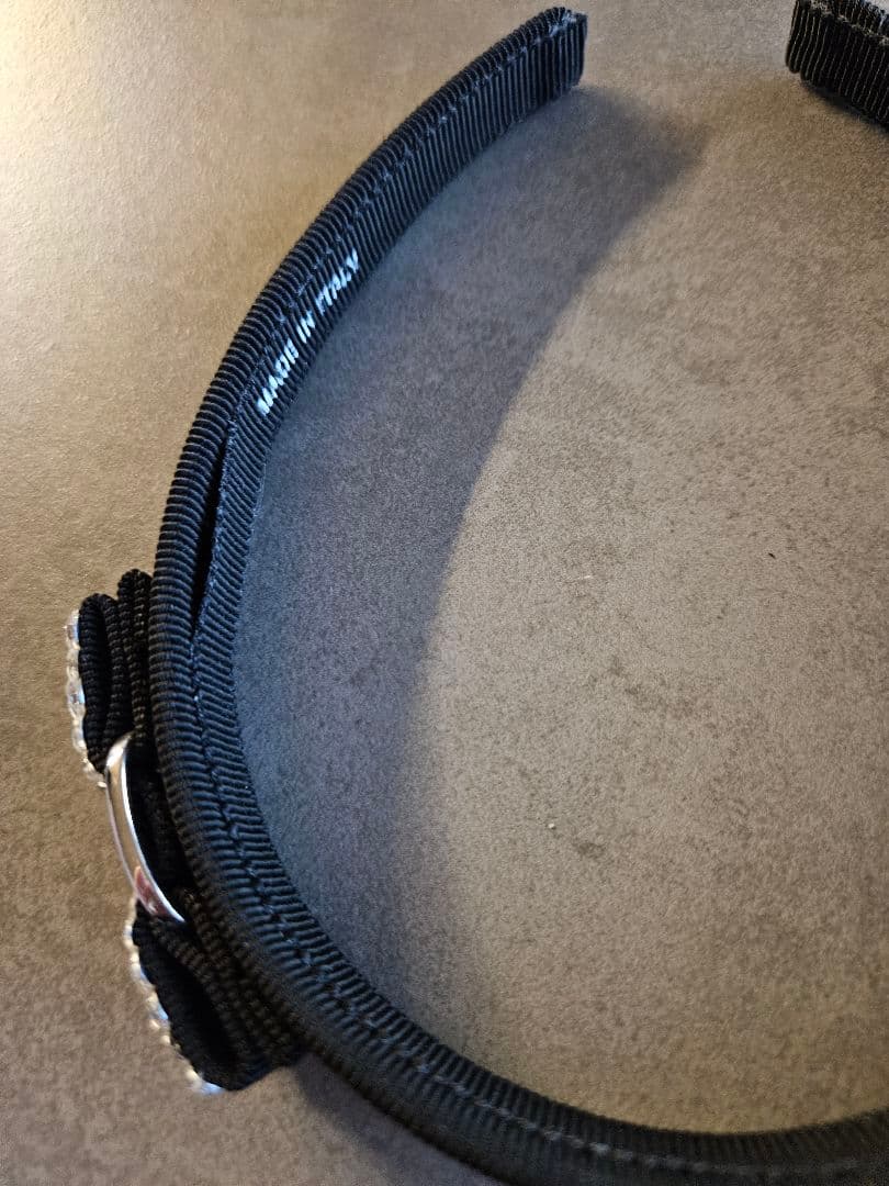 フェラガモ　ヴァラ　リボンカチューシャ　黒　クリスタル