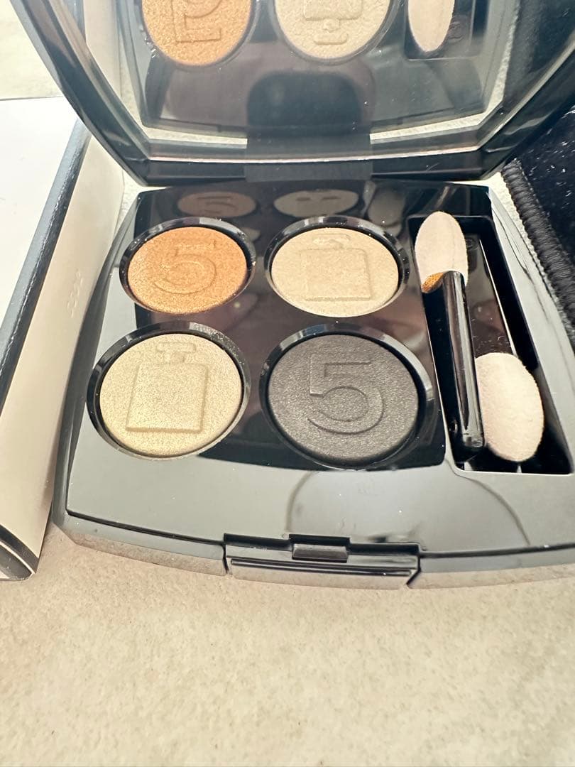 新品未使用品CHANEL N°5 4 OMBRES アイシャドウパレット 限定版