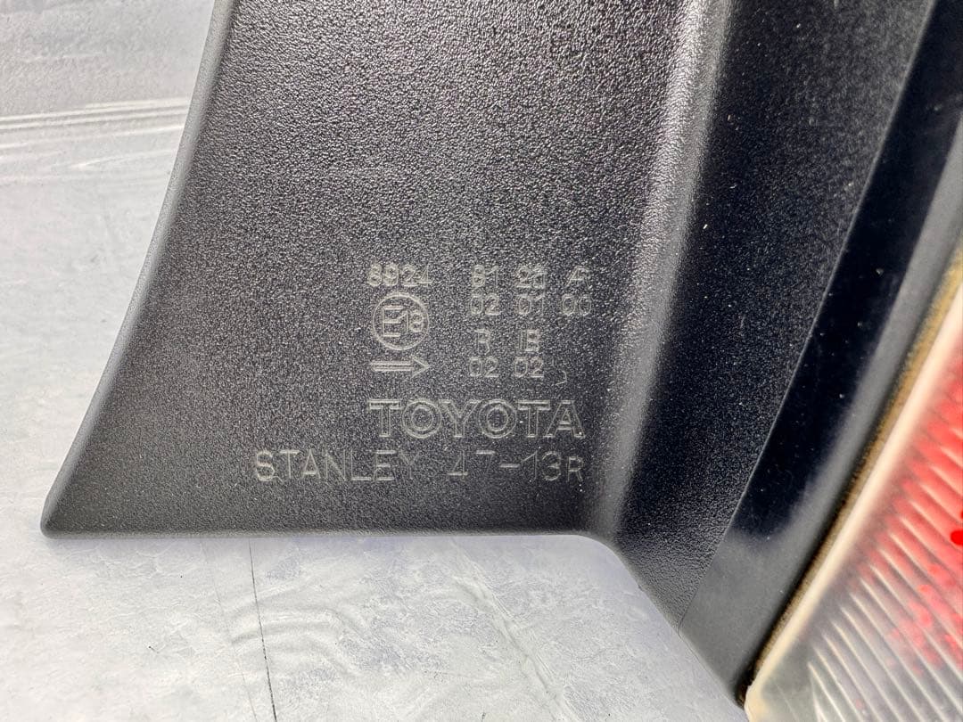 トヨタ プリウス 20系 NHW20 右 LED テール ランプ