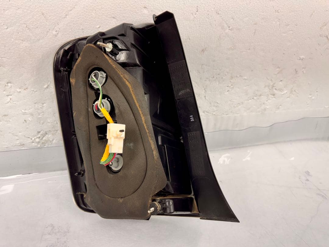 トヨタ プリウス 20系 NHW20 右 LED テール ランプ