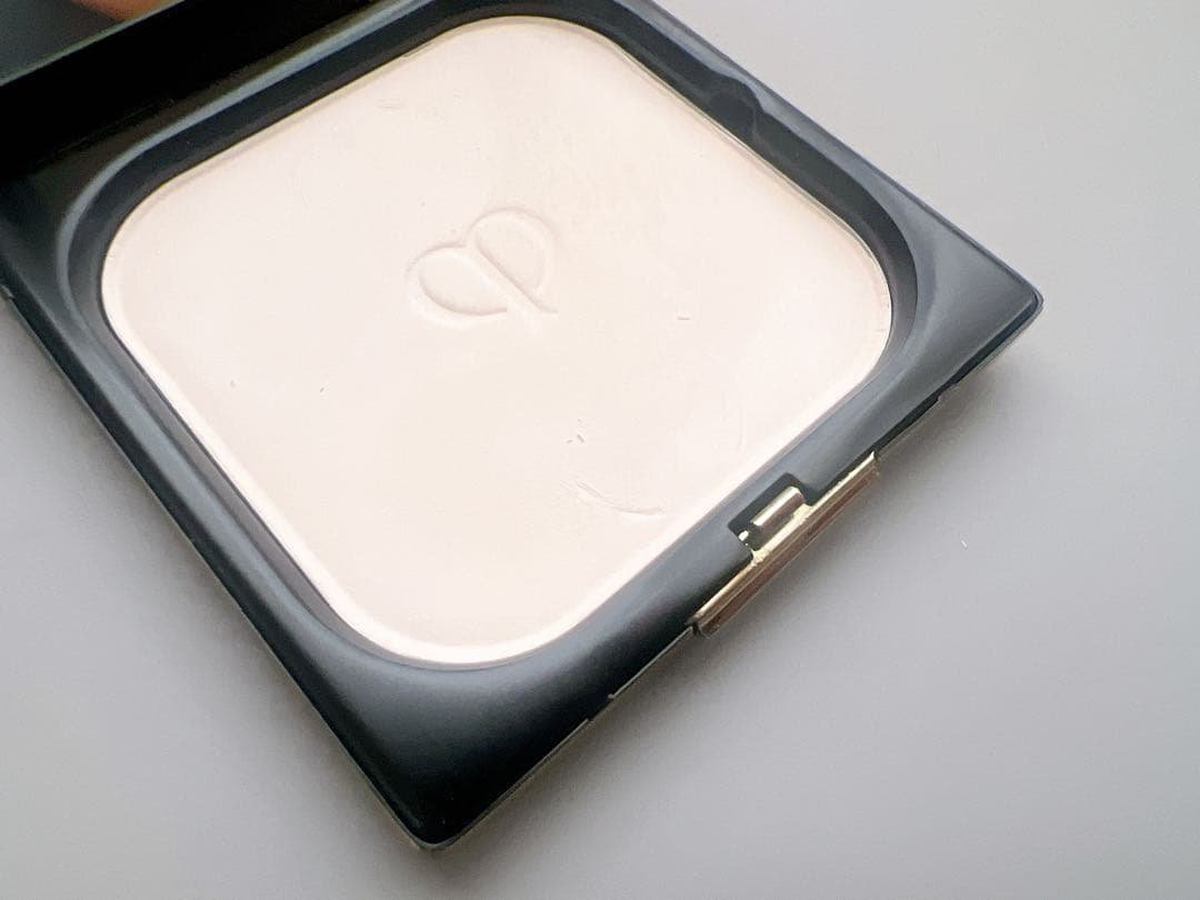 【1度のみ使用】プードルコンパクトエッセンシャルn エレガントスリム