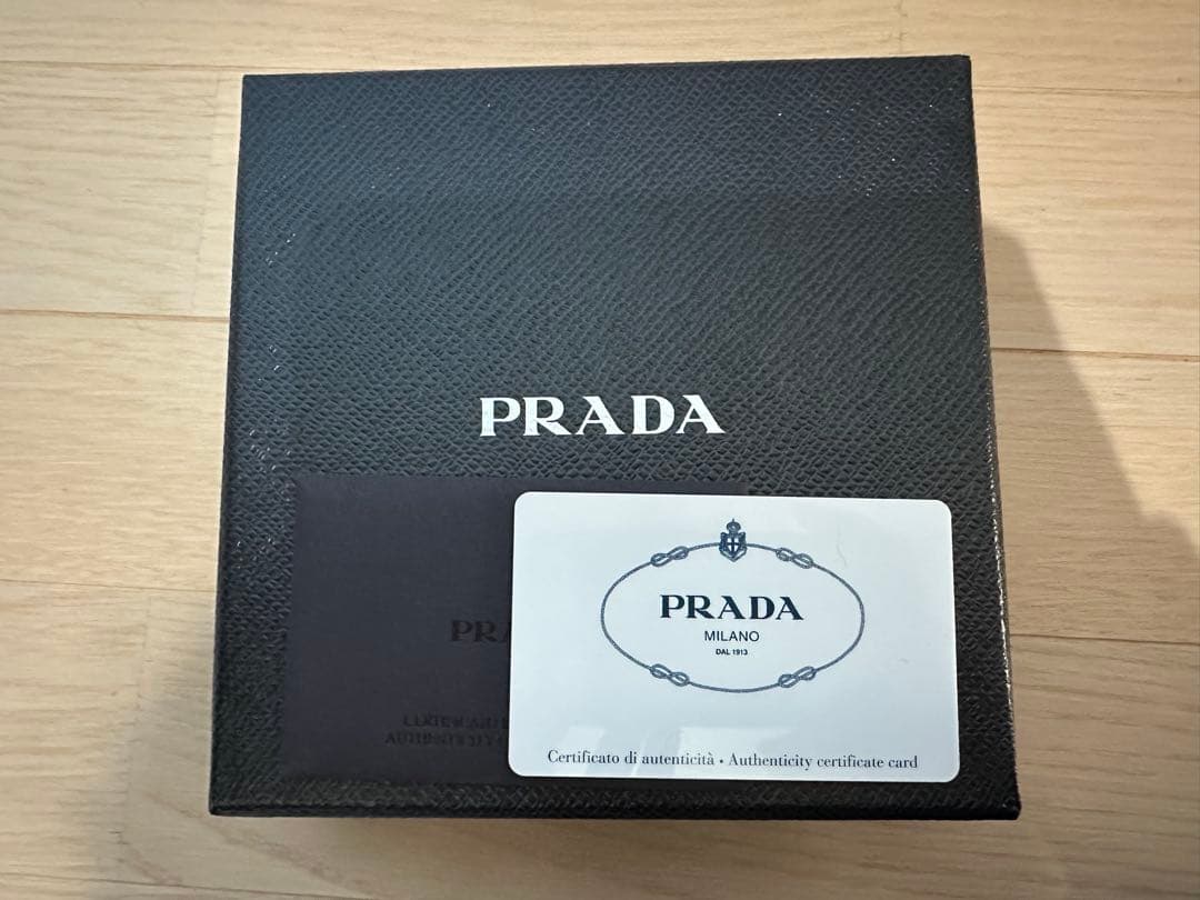 新品未使用　PRADAプラダ　チェーンウォレット