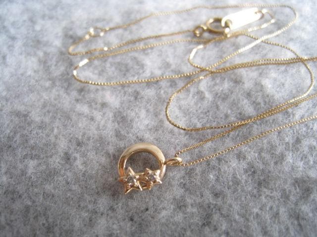☆美品！きらきらダイヤモンド入り 星と月形 k10金ペンダントネックレス