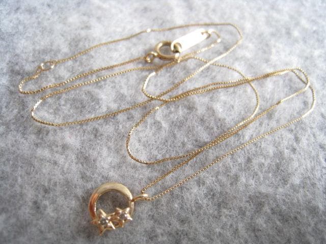 ☆美品！きらきらダイヤモンド入り 星と月形 k10金ペンダントネックレス