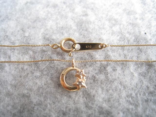 ☆美品！きらきらダイヤモンド入り 星と月形 k10金ペンダントネックレス