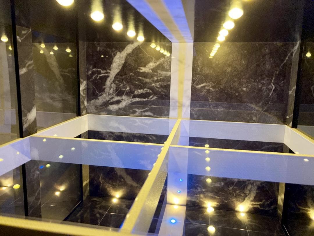 1/18展示4台可・WH&BK・2層式ディスプレーBOX / ネオジオラマ