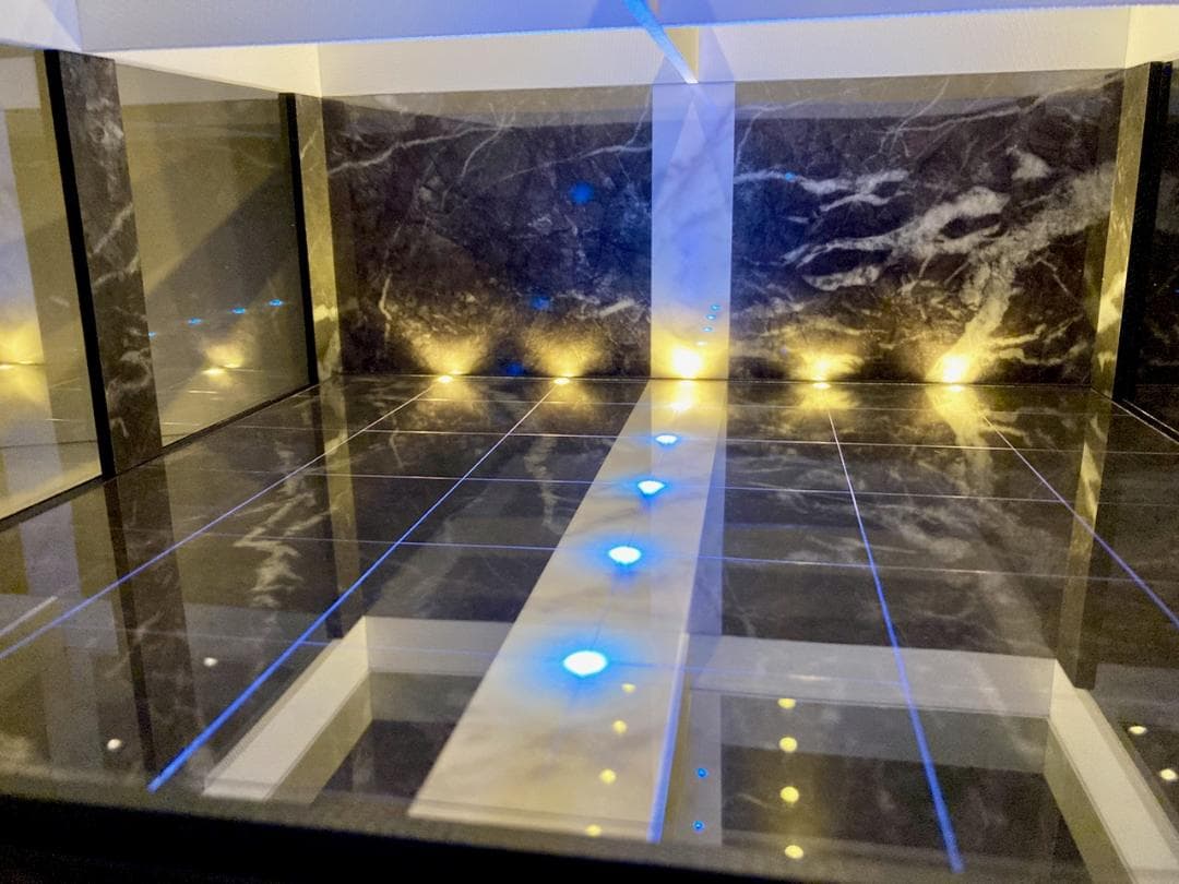 1/18展示4台可・WH&BK・2層式ディスプレーBOX / ネオジオラマ