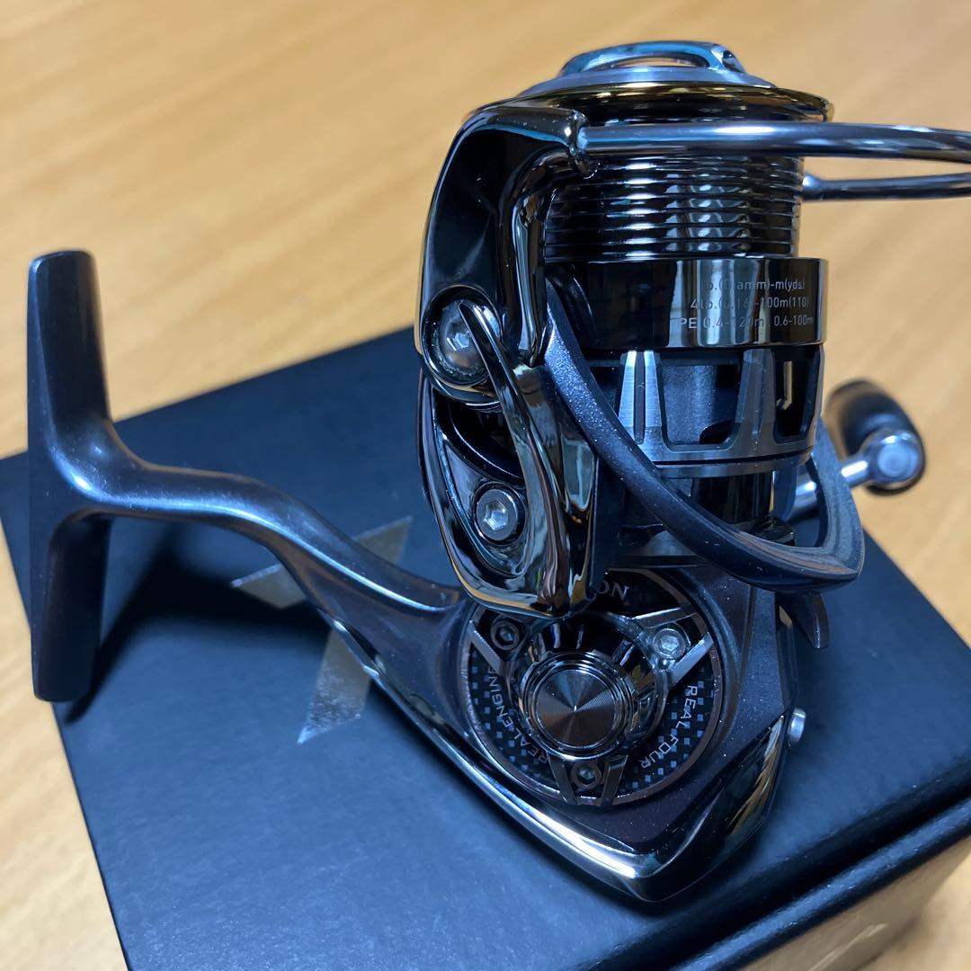 美品 ダイワ 12イグジスト 2004