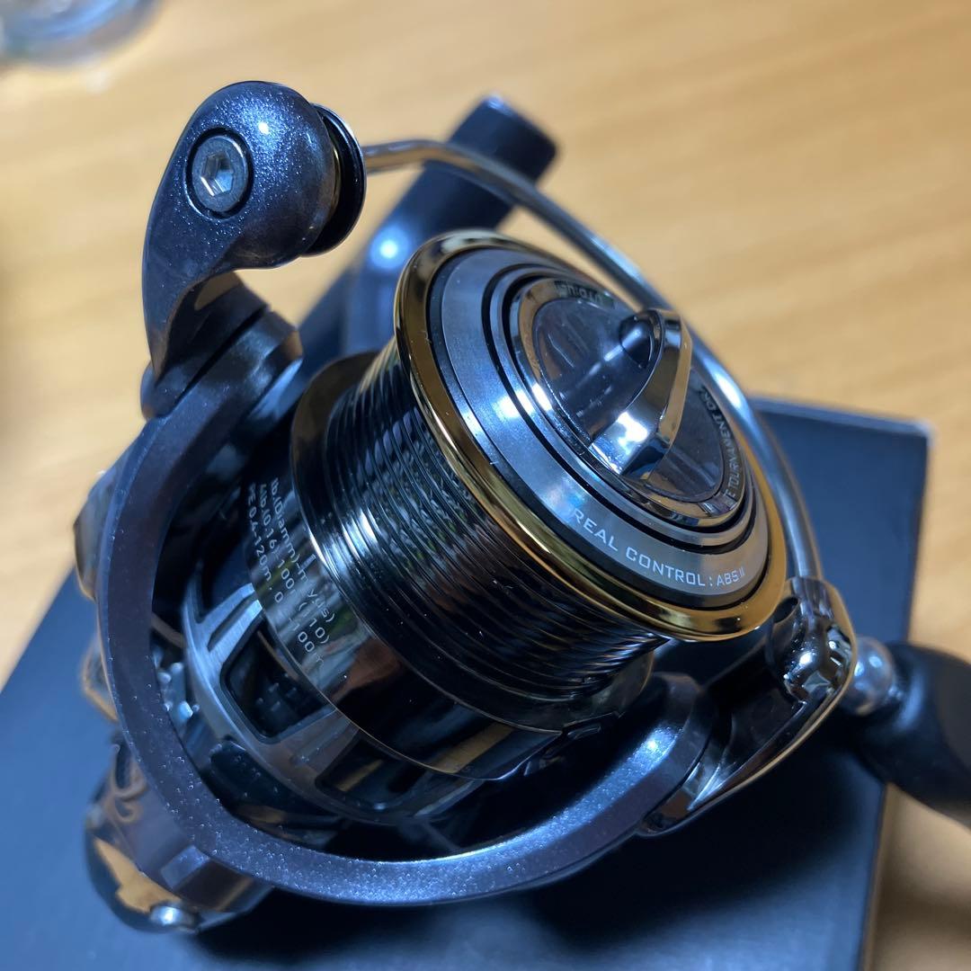 美品 ダイワ 12イグジスト 2004