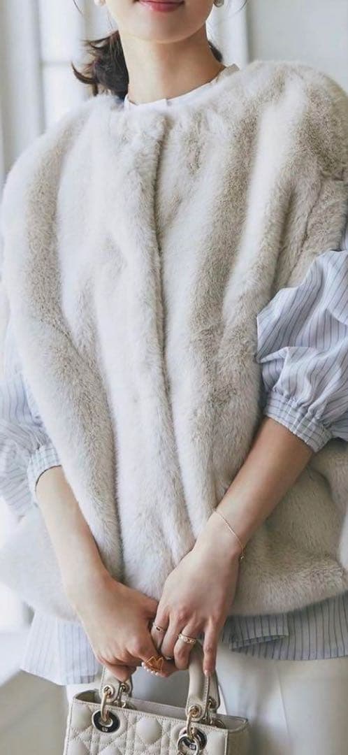 青*魚様 SEVENTEN エコファーポンチョ エクリュ 新品未使用