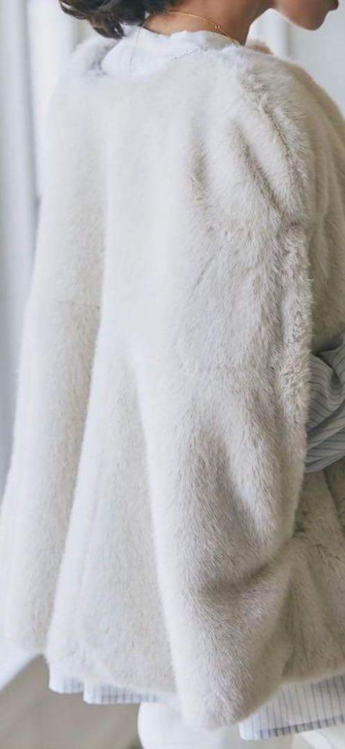 青*魚様 SEVENTEN エコファーポンチョ エクリュ 新品未使用