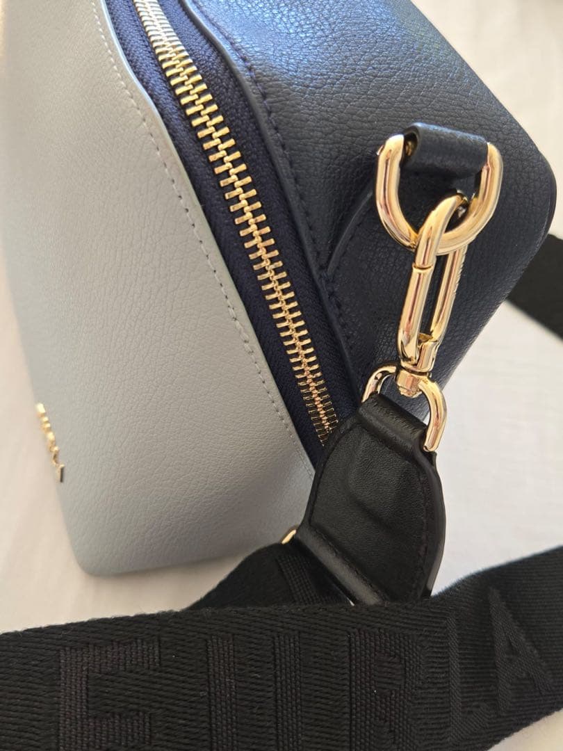 FURLA 本革 ショルダーバッグ ライトブルー/ネイビー