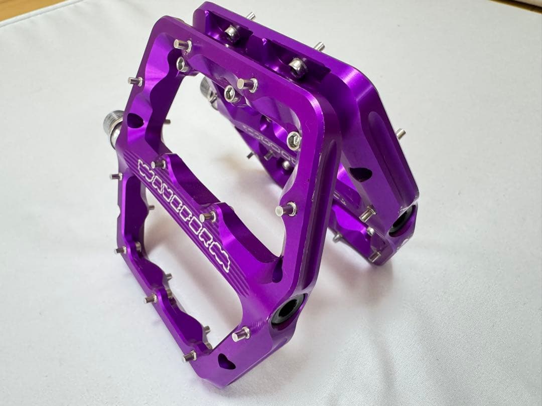 WOLF TOOTH フラットペダル パープル