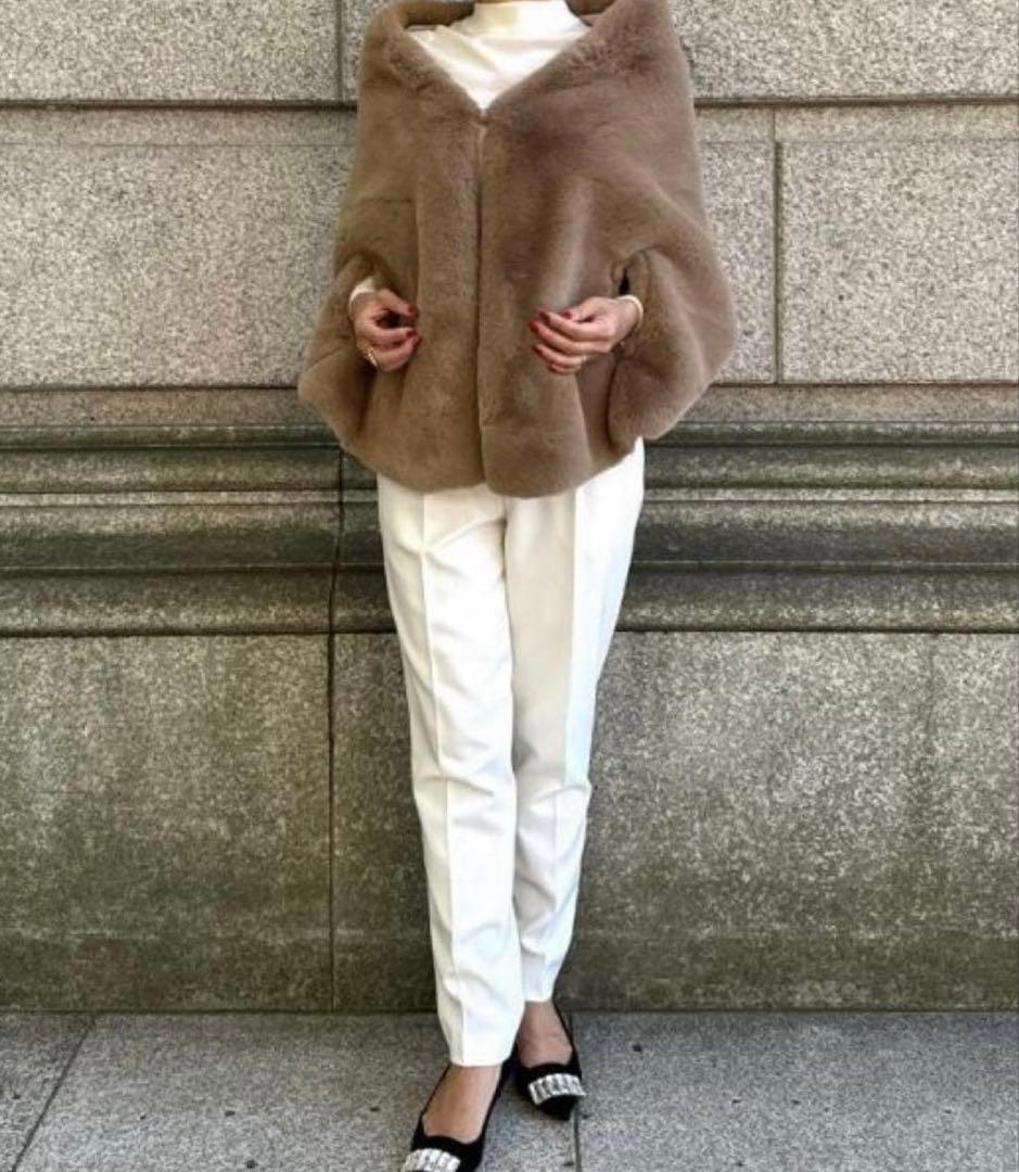 【JENNE】 リッチボリュームファーケープ ベージュ　ほぼ未使用　キャメル