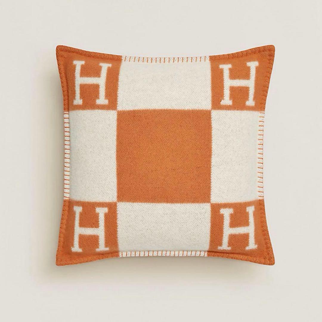 HERMES クッション アヴァロン PM 13万円弱