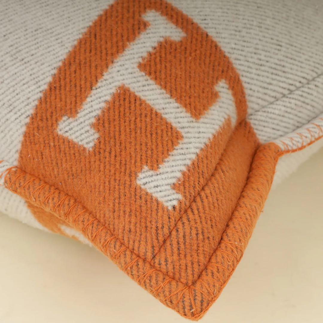 HERMES クッション アヴァロン PM 13万円弱