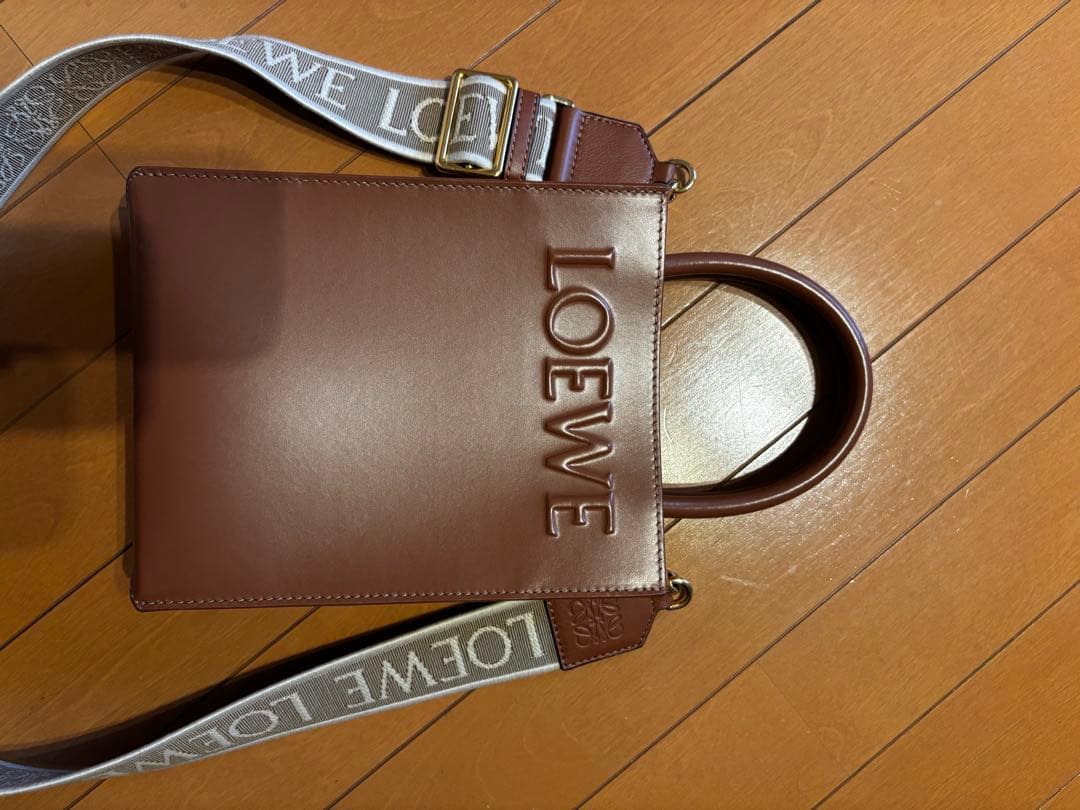 LOEWE ブラウン ショルダーバッグ　ショルダーストラップ付き