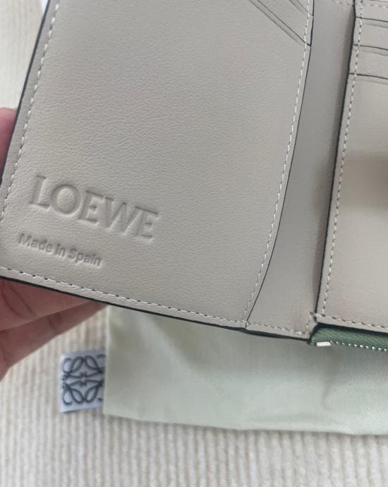 グリーン/希少 ロエベ 二つ折り財布 LOEWE 可愛い色 財布