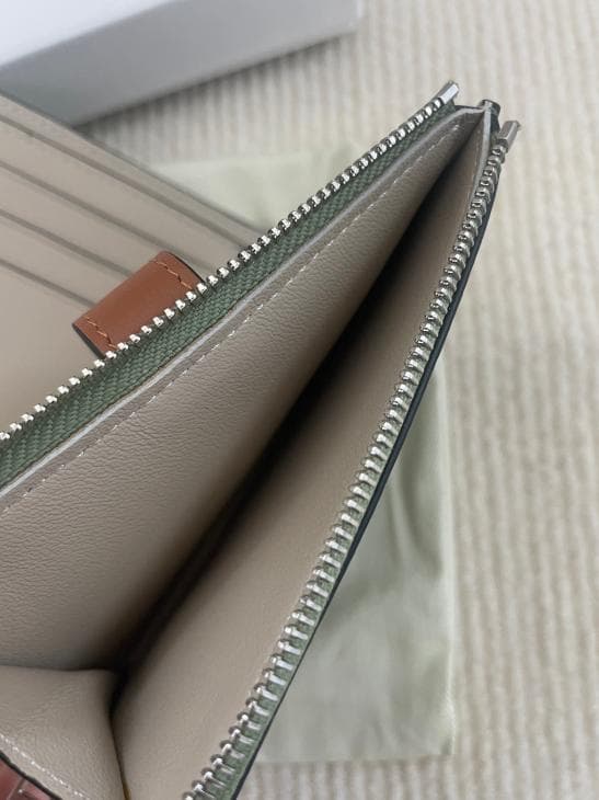 グリーン/希少 ロエベ 二つ折り財布 LOEWE 可愛い色 財布