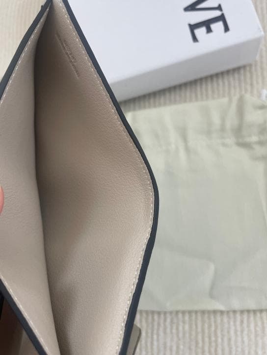 グリーン/希少 ロエベ 二つ折り財布 LOEWE 可愛い色 財布