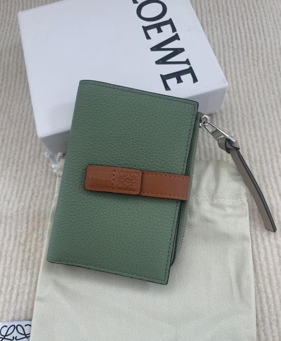 グリーン/希少 ロエベ 二つ折り財布 LOEWE 可愛い色 財布