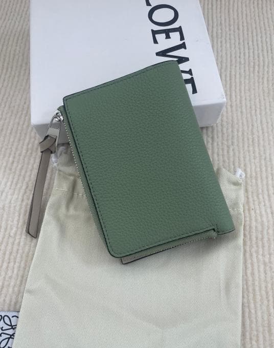 グリーン/希少 ロエベ 二つ折り財布 LOEWE 可愛い色 財布