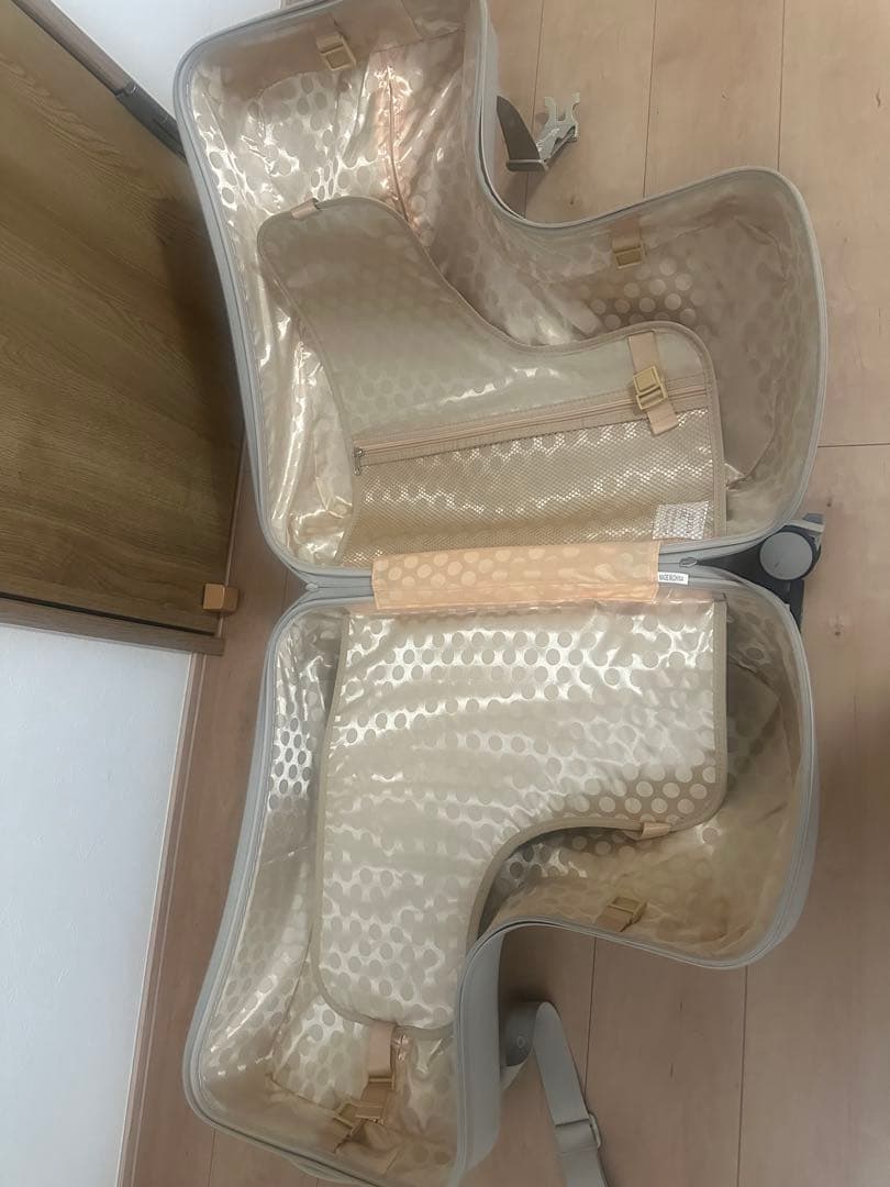 NORICCO ノリッコ　子どもが乗れるキャリーケース　パステルベージュ