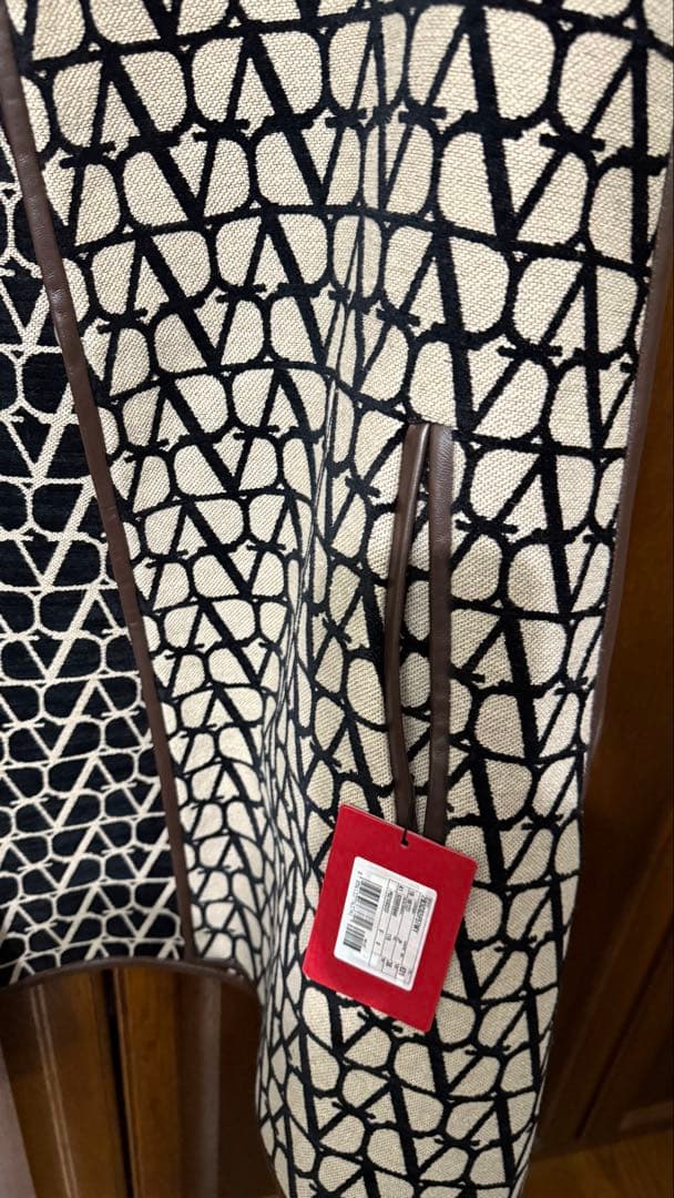 VALENTINO Vロゴ トワル イコノグラフ ジャカード ケープ 38