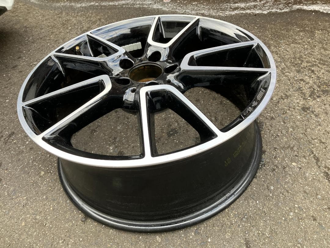 Mercedes Benz C43 AMG 2018 フロントホイール19インチ