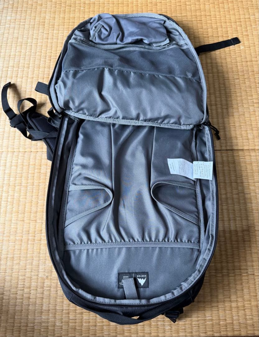 Burton サイドヒル 18L バックパック 黒