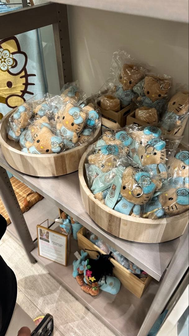 新品未開封 日焼けハローキティキーホルダー　カハラホテル 夏限定品