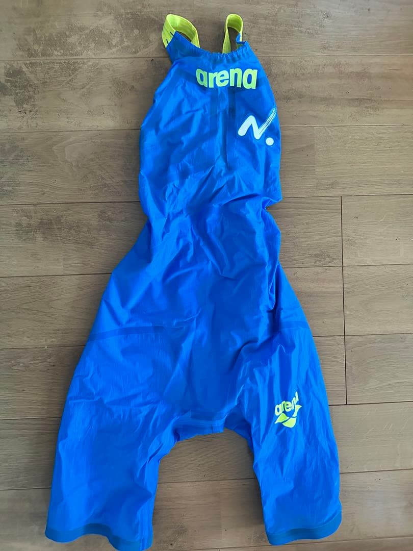 アリーナ　レース水着