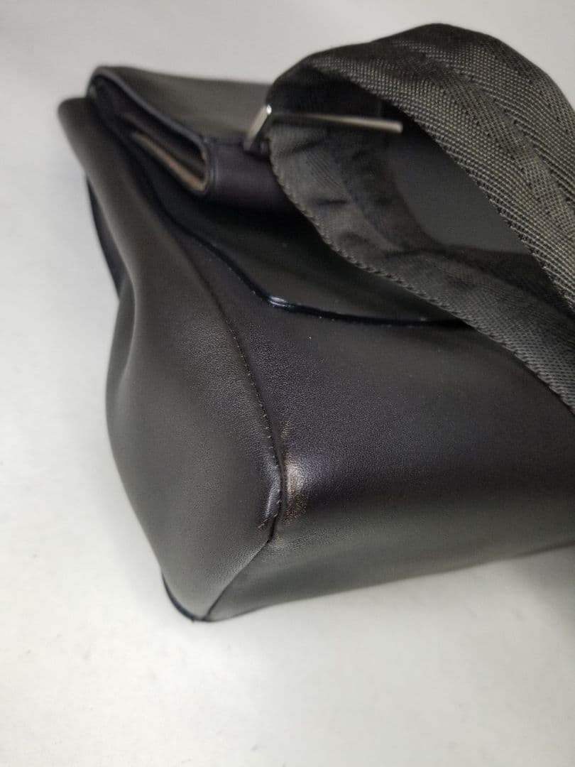 PRADA プラダ ショルダーバッグ レザー 本革 ブラック